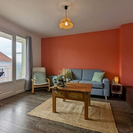 The Place To Be, Parking Gratuit Roanne Esterno foto