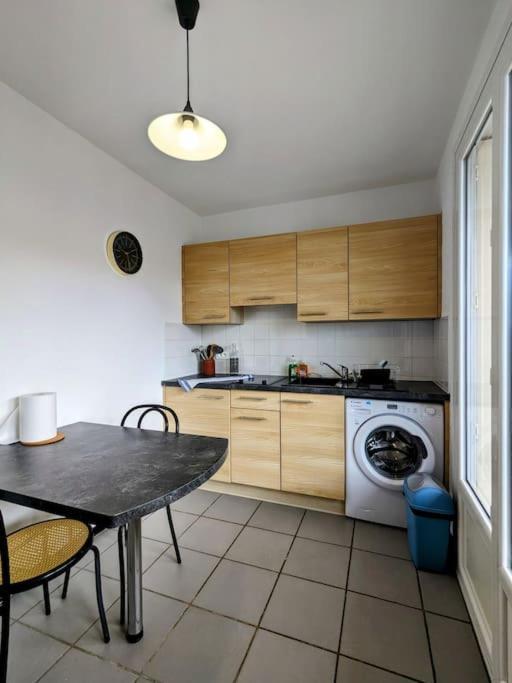 The Place To Be, Parking Gratuit Roanne Esterno foto