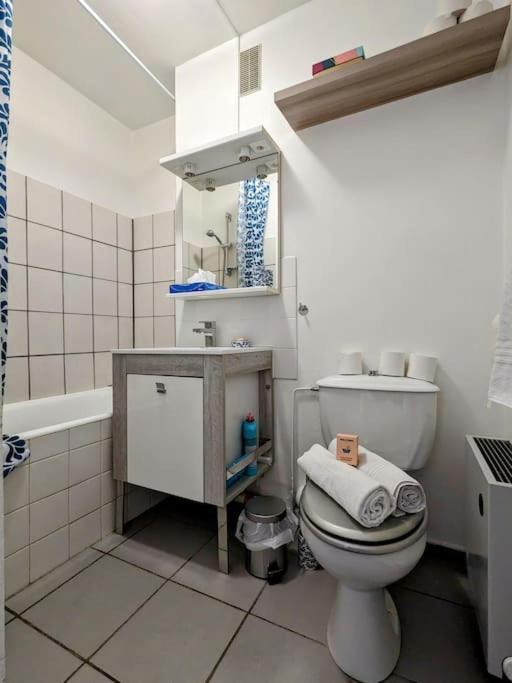 The Place To Be, Parking Gratuit Roanne Esterno foto